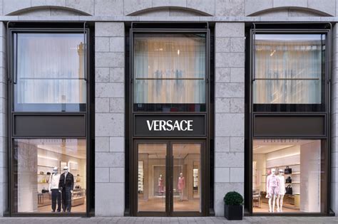 versace düsseldorf öffnungszeiten|VERSACE Öffnungszeiten in Düsseldorf, Breidenbacher Hof, .